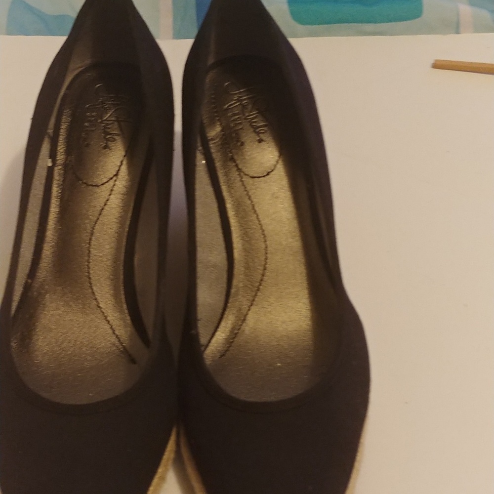 Life Stride: Close Toe Shoes Wedges not available
